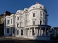 Douglas, Isle of Man – Historisches Regierungsgebäude in klassizistischer Architektur im Stadtzentrum