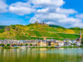 Alken, Allemagne – Château de Thurant au-dessus des vignobles de la Moselle