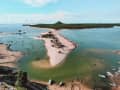 Alter do Chão, Brasil – Banco de areia Ilha do Amor com barcos na Amazônia