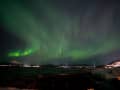 Narvik, Norwegen – Nordlichter über dem Ofotfjord bei Nacht