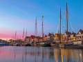 Harlingen, Países Bajos – Ambiente marítimo junto al muelle histórico