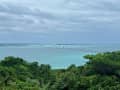 Miyakojima, Japón – Vista costera con puente y mar tropical