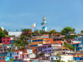 Guayaquil, Ecuador – Leuchtturm über farbenfroher Stadtlandschaft