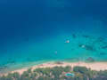 Luganville, Vanuatu – Helderblauw water langs een licht zandstrand