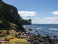 Lunga, Ilhas Treshnish, Escócia – Falésias rochosas junto ao mar