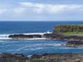 Lunga, Ilhas Treshnish, Escócia – Costa rochosa com falésias verdes e mar azul