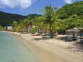 Anse Mitan, Martinica – Playa de arena con palmeras y aguas cristalinas