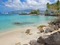 Anse Mitan, Martinica – Bahía turquesa con palmeras y veleros