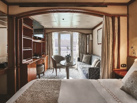 Deluxe Veranda Suite