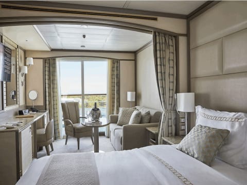 Deluxe Veranda Suite