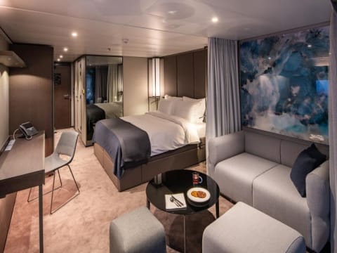 Deluxe Veranda Suite