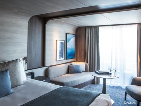 Deluxe Suite Deck 7