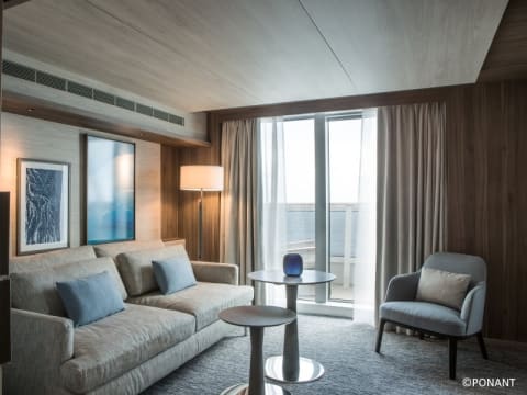 Privilege Suite Deck 8