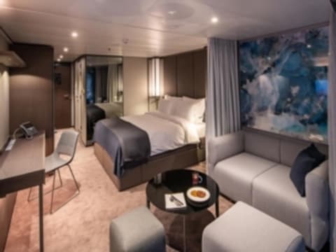 Deluxe Veranda Suite