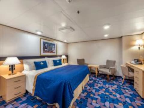 Queen Elizabeth Deluxe Inside GC