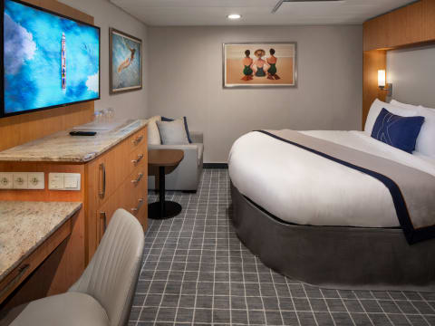 CEL_SI_Innenkabine Bett TV Kunstwerk Sofa