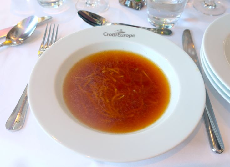 Beef consommewith vermicelli (ビーフコンソメスープ)