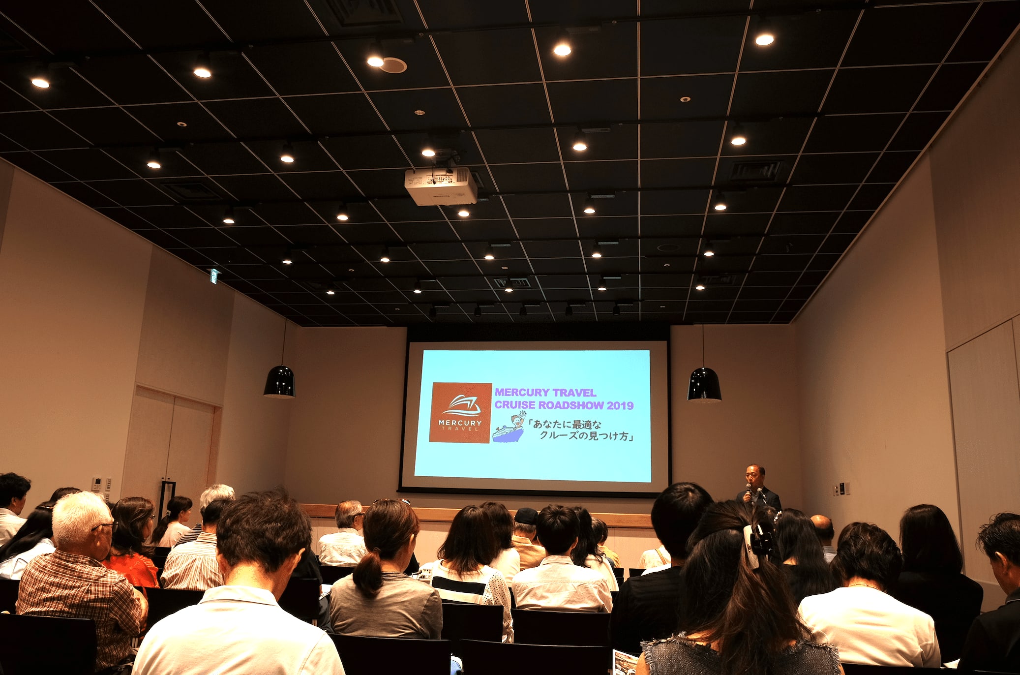 満席で熱気溢れる雰囲気の東京会場