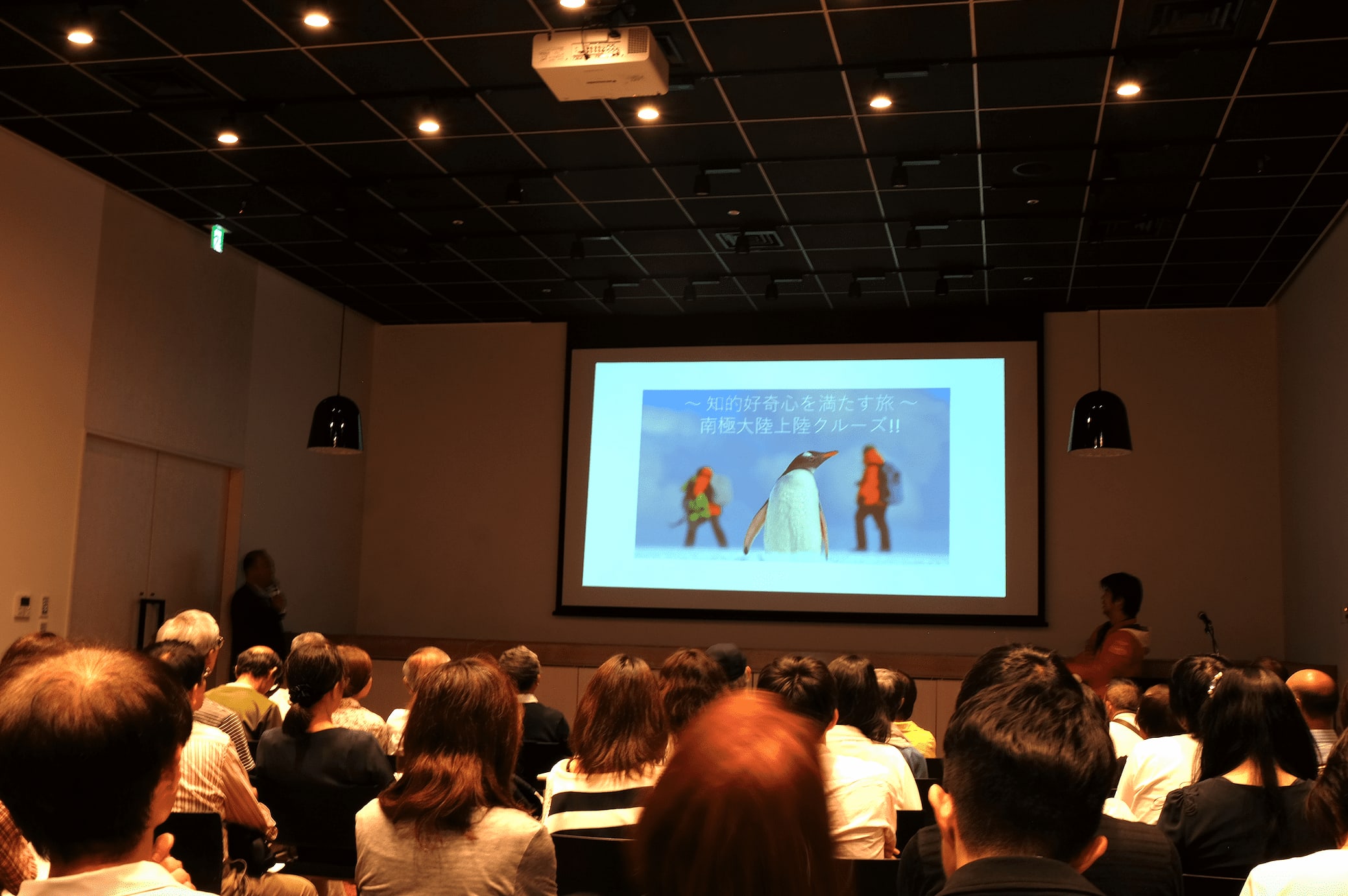 フッティルーテン社から久野氏が駆けつけておこなわれた、船やコースの解説には集まったお客様たちも興味津々