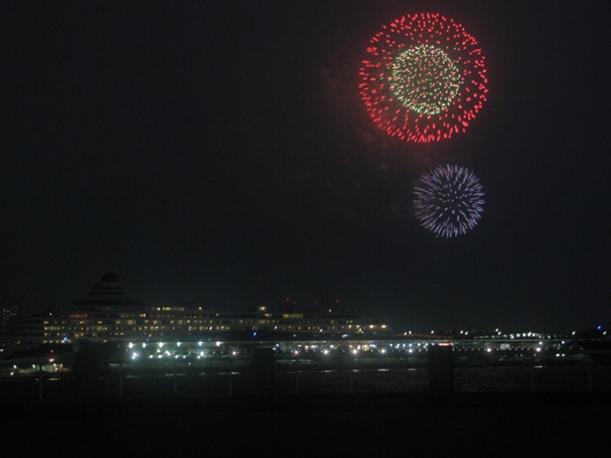 横浜港 花火大会に集まる客船たち Cruisemans