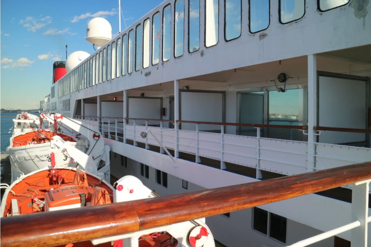 ピースボート オーシャンドリーム号船内見学会に参加 1 ピースボートとは 客室の様子は 売店 美容室の様子 Cruisemans