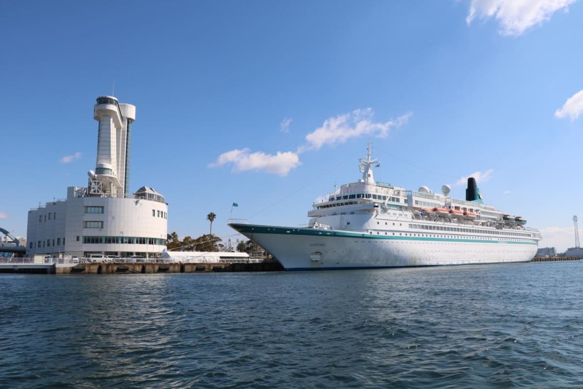 客船アルバトロスが名古屋港に初入港 加藤清正丸に乗って撮り船と中川運河遊覧 Cruisemans 客船アルバトロスが名古屋港に初入港 加藤清正丸に乗って撮り船と中川運河遊覧 Cruisemans