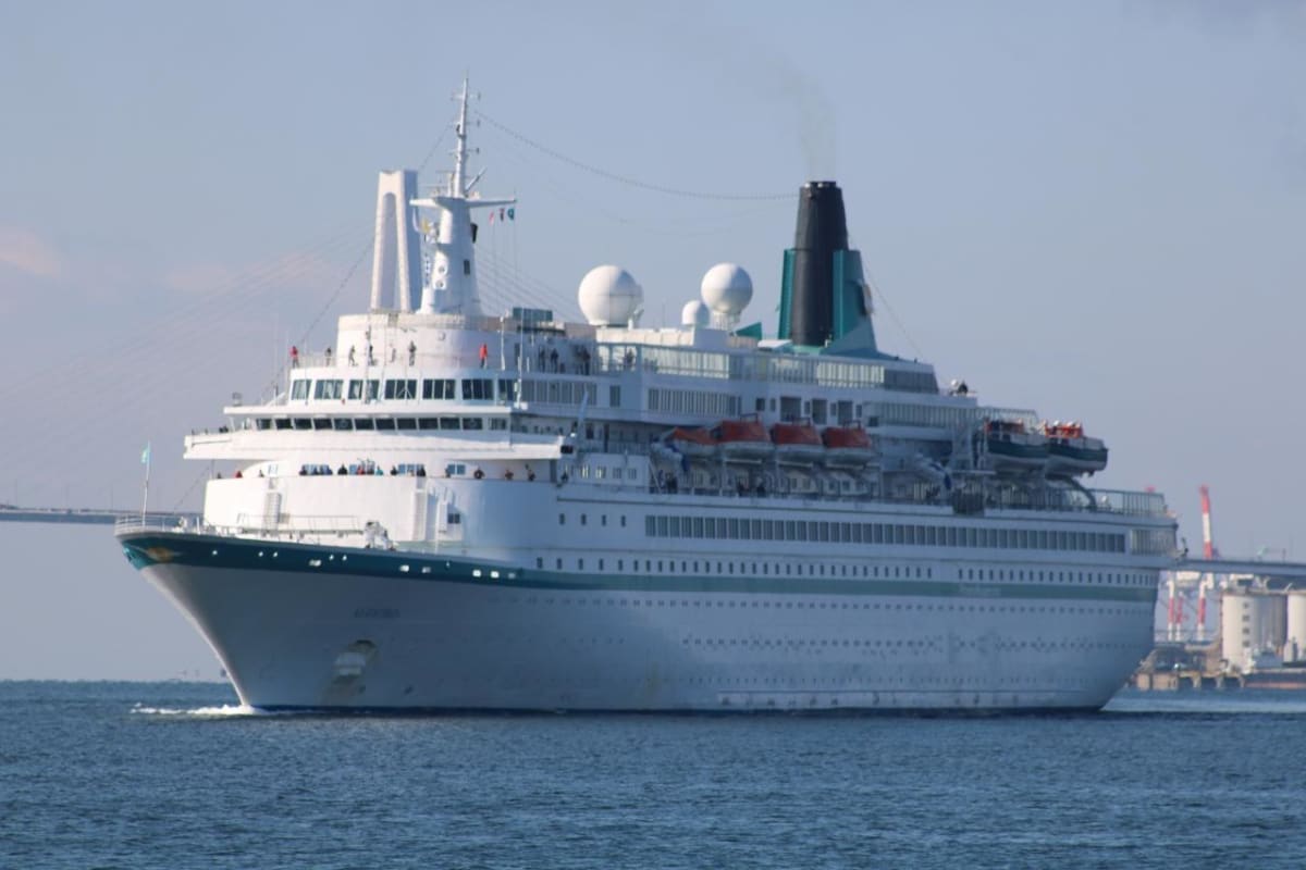 客船アルバトロスが名古屋港に初入港 加藤清正丸に乗って撮り船と中川運河遊覧 Cruisemans 客船アルバトロスが名古屋港に初入港 加藤清正丸に乗って撮り船と中川運河遊覧 Cruisemans