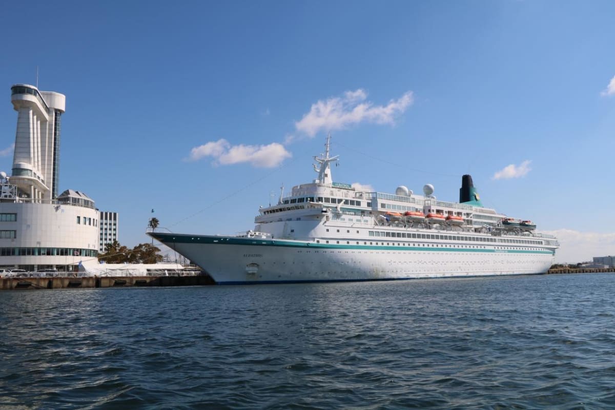 客船アルバトロスが名古屋港に初入港 加藤清正丸に乗って撮り船と中川運河遊覧 Cruisemans 客船アルバトロスが名古屋港に初入港 加藤清正丸に乗って撮り船と中川運河遊覧 Cruisemans