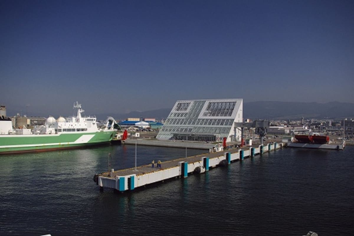 函館フェリーターミナル Cruisemans