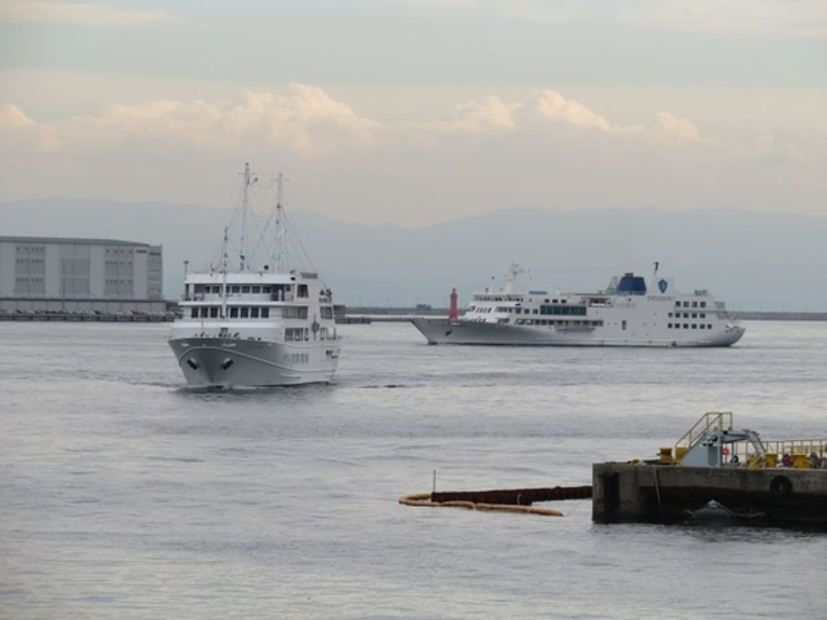 「ぱしふぃっくびいなす」 神戸入港 Cruisemans