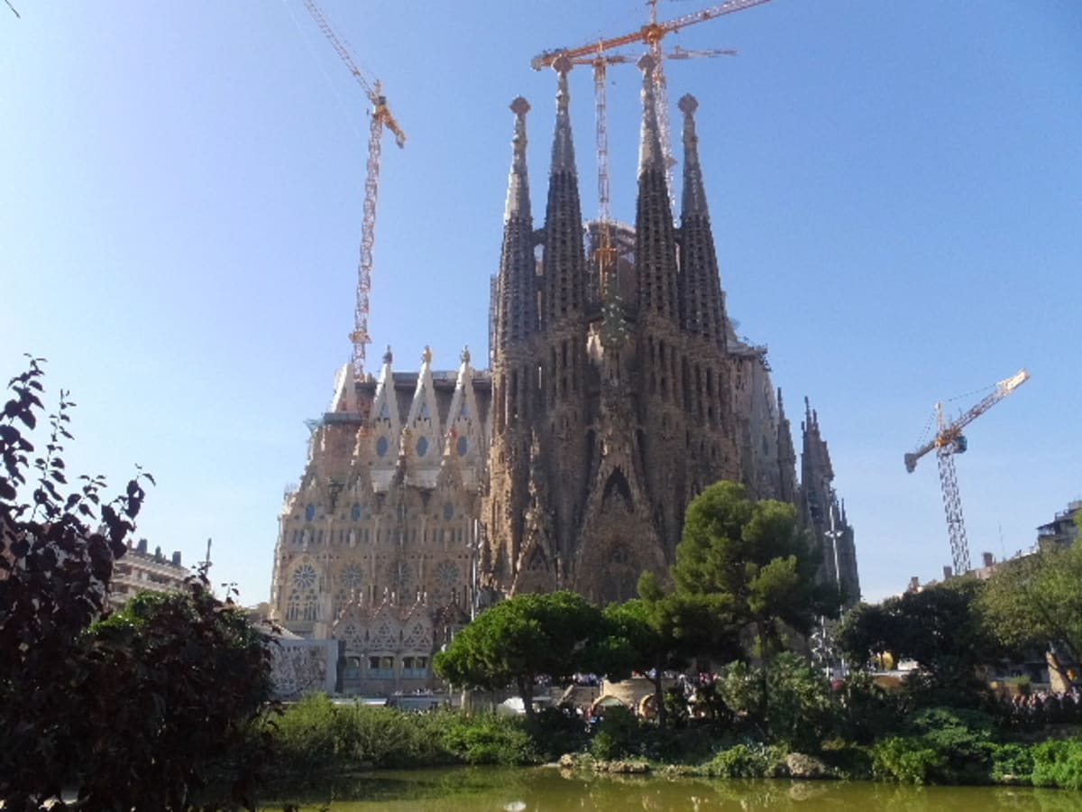 世界遺産サクラダファミリアと奇岩の教会モンセラット：情熱と食の街スベインバルセロナからアメリカ大陸フロリダへニューアムステルダム大西洋横断の旅