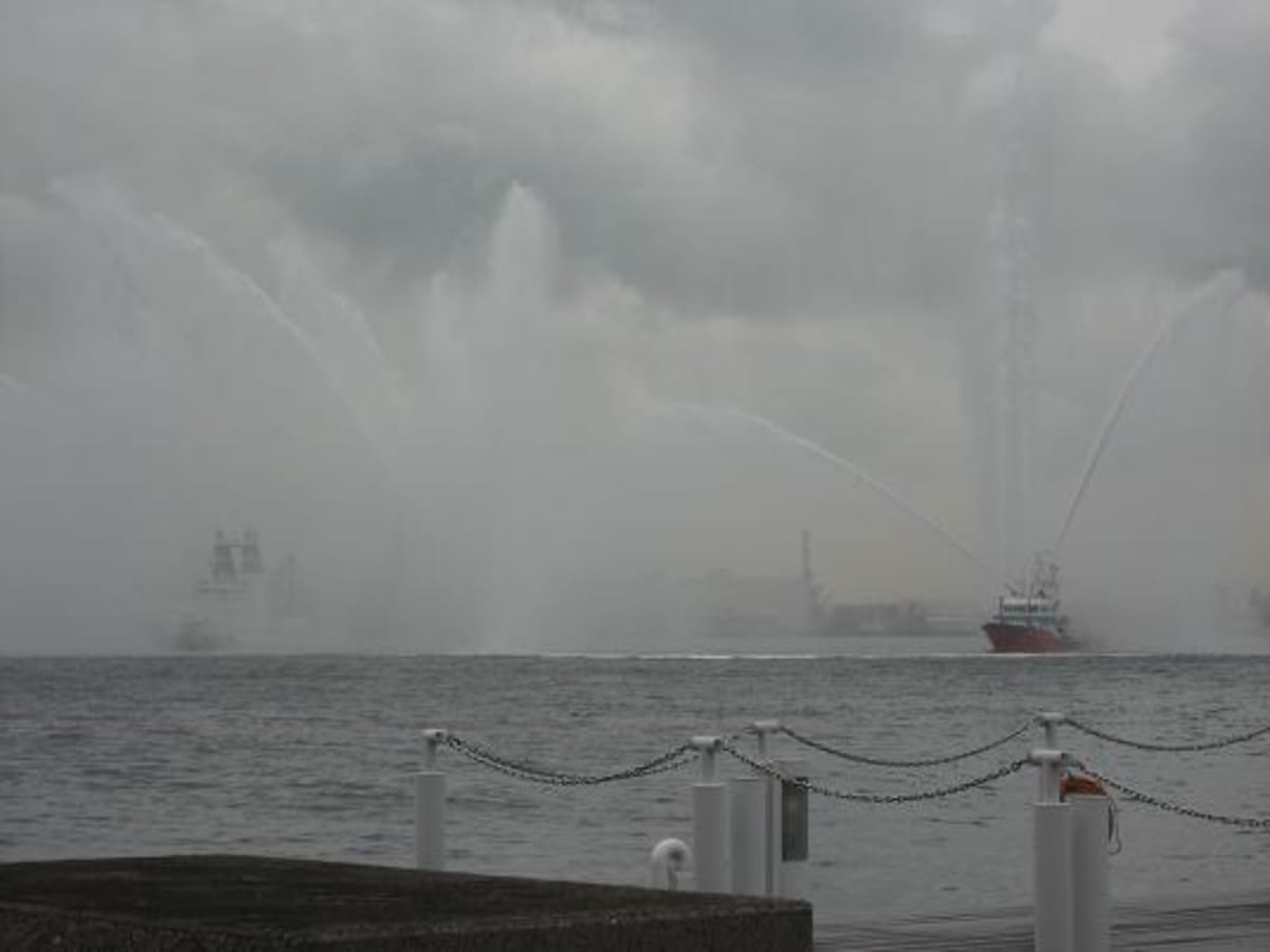 横浜開港祭 官公庁艇パレード 放水ショー Cruisemans 横浜開港祭 官公庁艇パレード 放水ショー Cruisemans