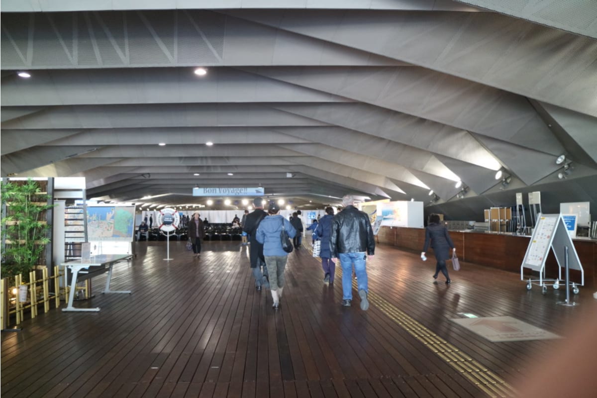 ピースボート オーシャンドリーム号船内見学会に参加 1 ピースボートとは 客室の様子は 売店 美容室の様子 Cruisemans