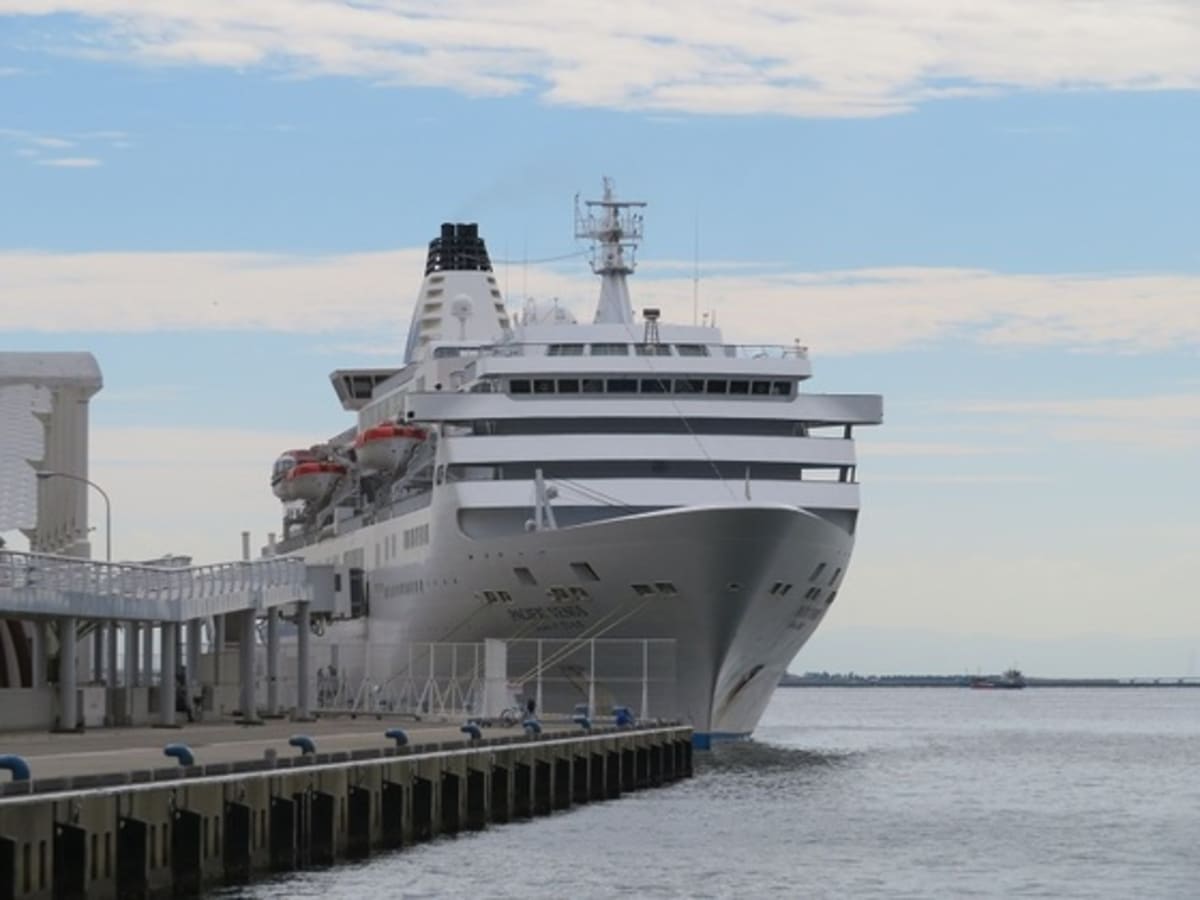 「ぱしふぃっくびいなす」 神戸入港 Cruisemans
