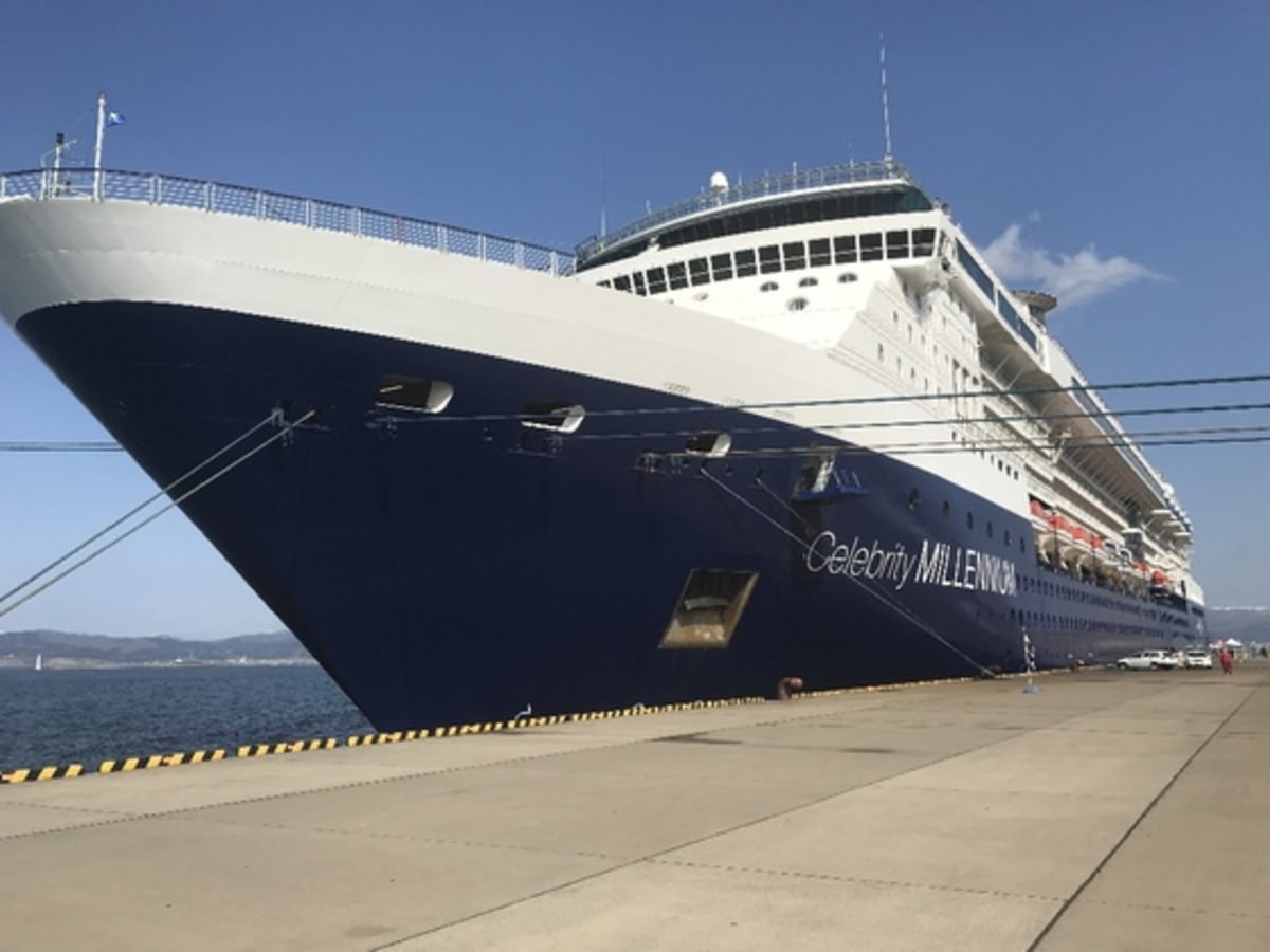 函館港町埠頭に停泊 再び船で太平洋横断 セレブリティーmillennium一泊7800円平成令和豪華客船の旅 Cruisemans