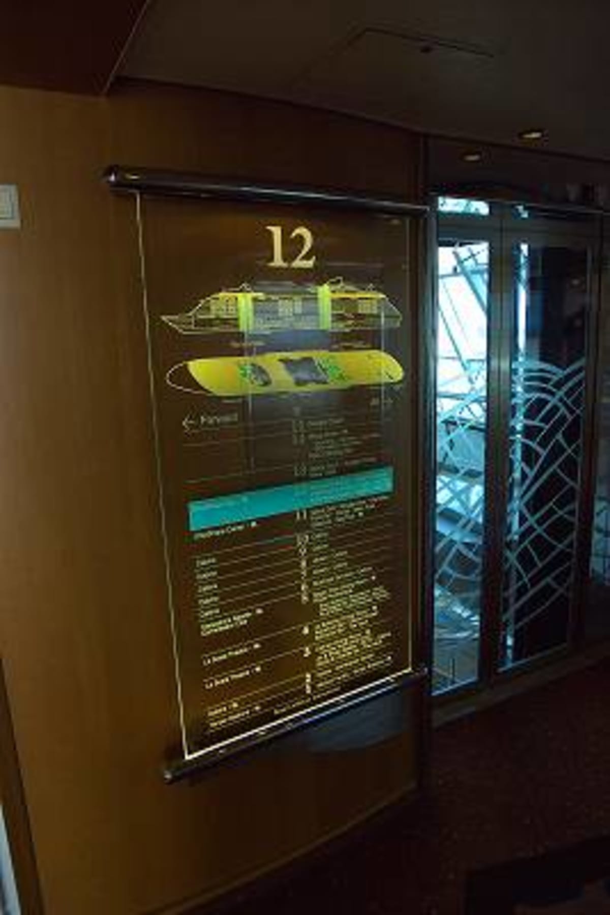 Voyager of the Seas マラッカクルーズ　その３６　06/10　その８　船内紹介　上層階施設　その１