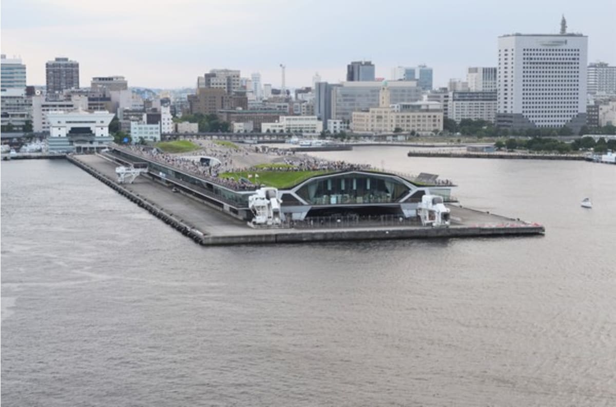 初日 横浜大さん橋チェックイン そして にぎやかな出港でした 16年ダイヤモンドプリンセス乗船記1 Cruisemans