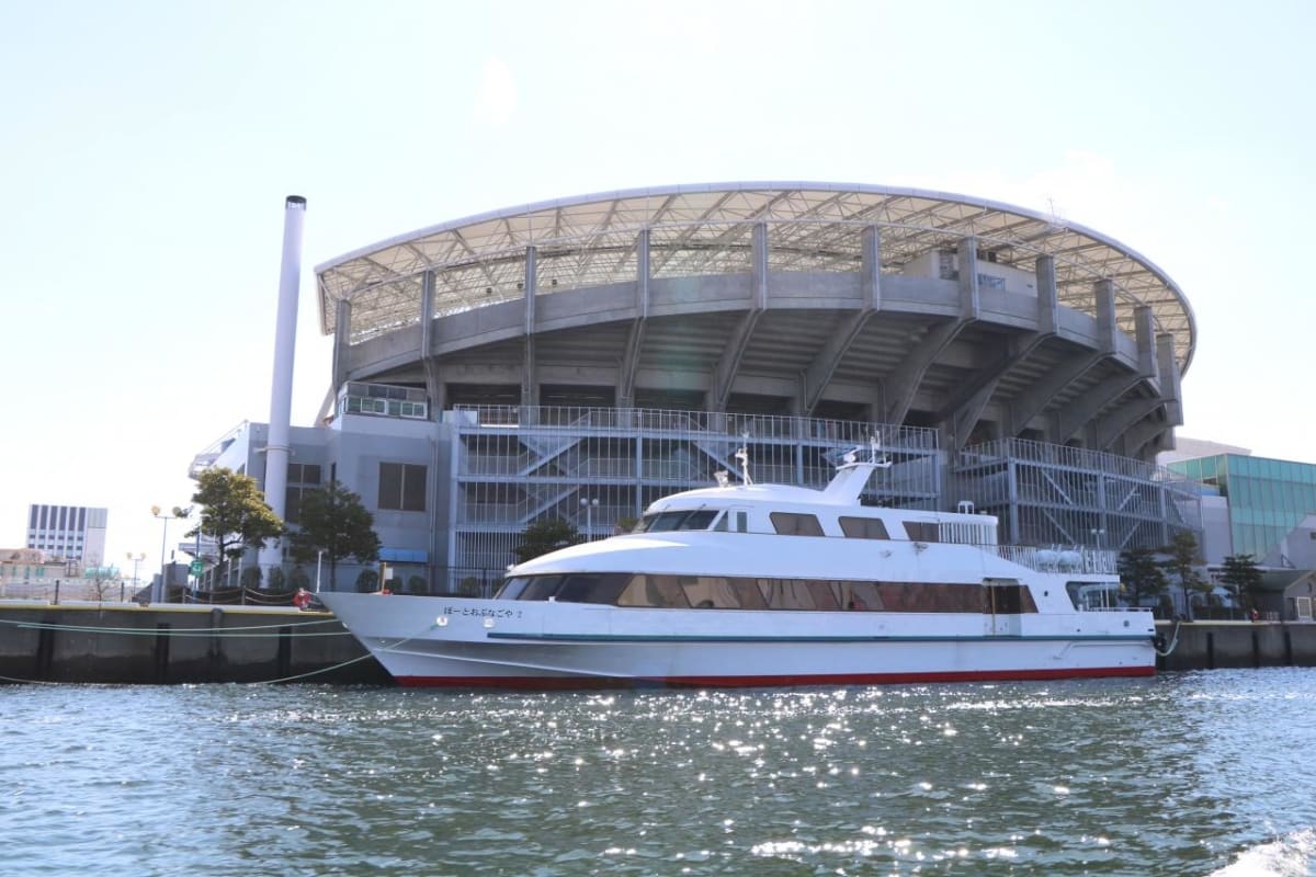 客船アルバトロスが名古屋港に初入港 加藤清正丸に乗って撮り船と中川運河遊覧 Cruisemans 客船アルバトロスが名古屋港に初入港 加藤清正丸に乗って撮り船と中川運河遊覧 Cruisemans