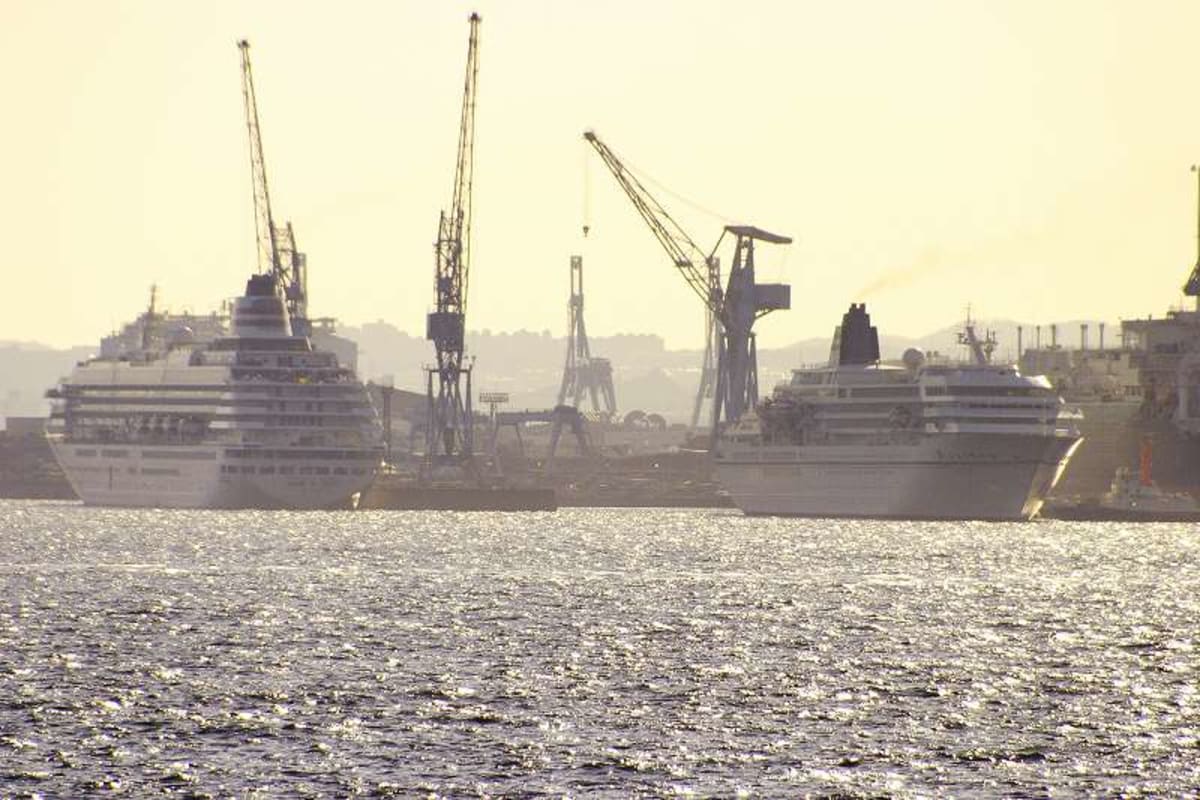 外国船】クリスタル・クルーズ(Crystal Cruises) 運航しております