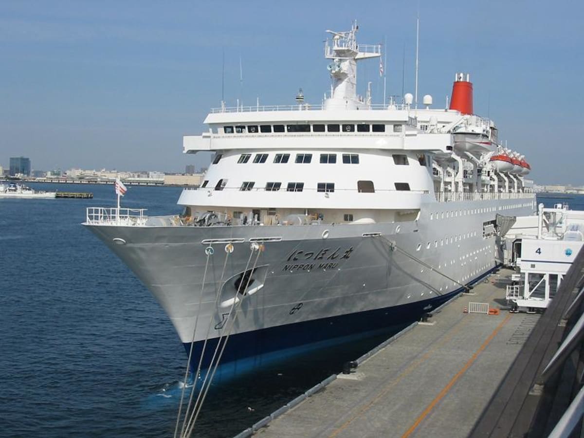 風景写真 版 横浜港 大桟橋に接岸するクルーズ船 Rakuten