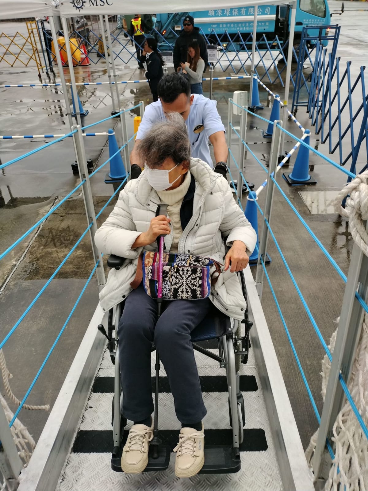 乗下船の車椅子アシスト | 客船MSCベリッシマの乗客