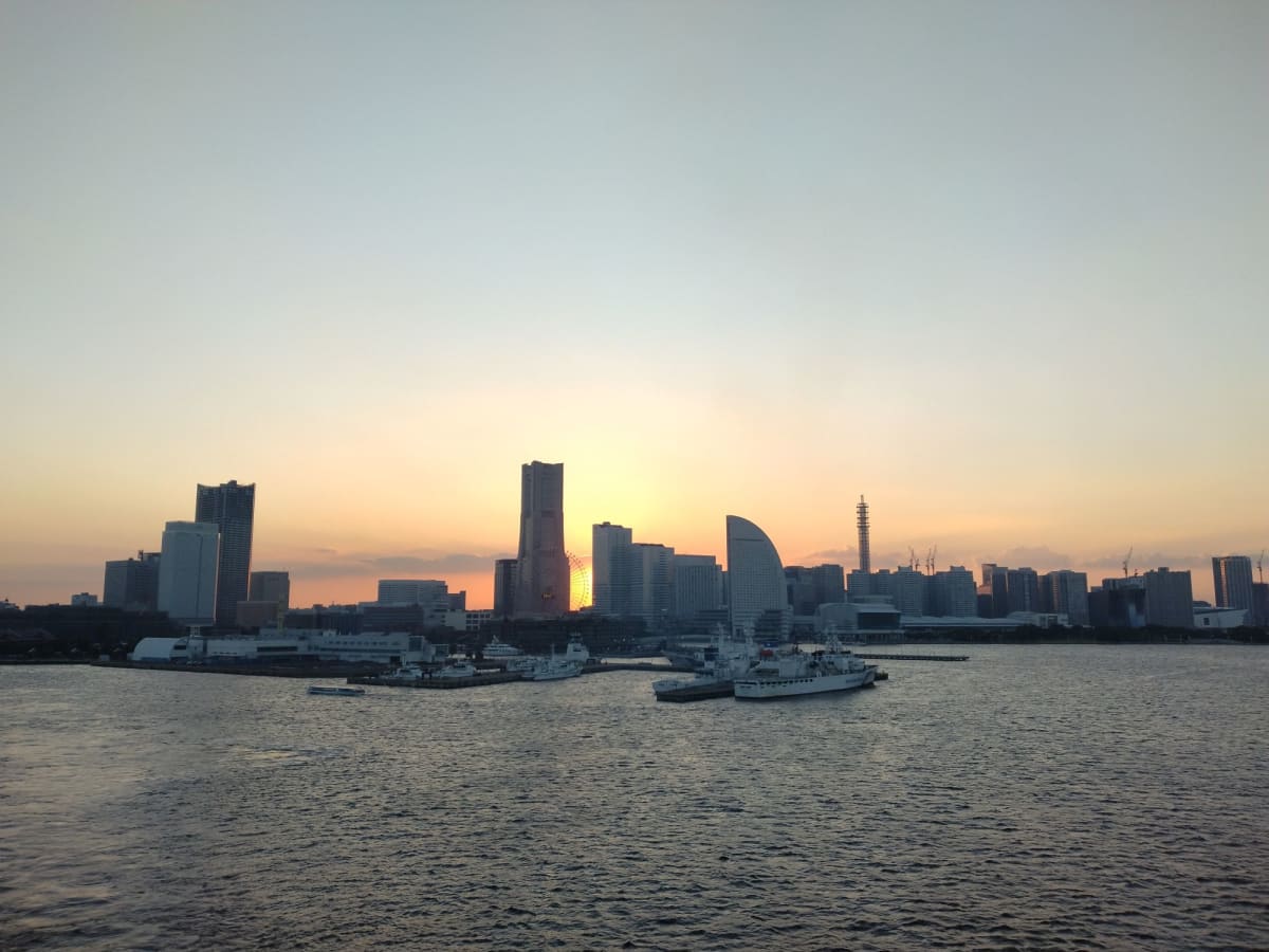 バルコニーからは横浜の夕焼けの絶景。 | 横浜