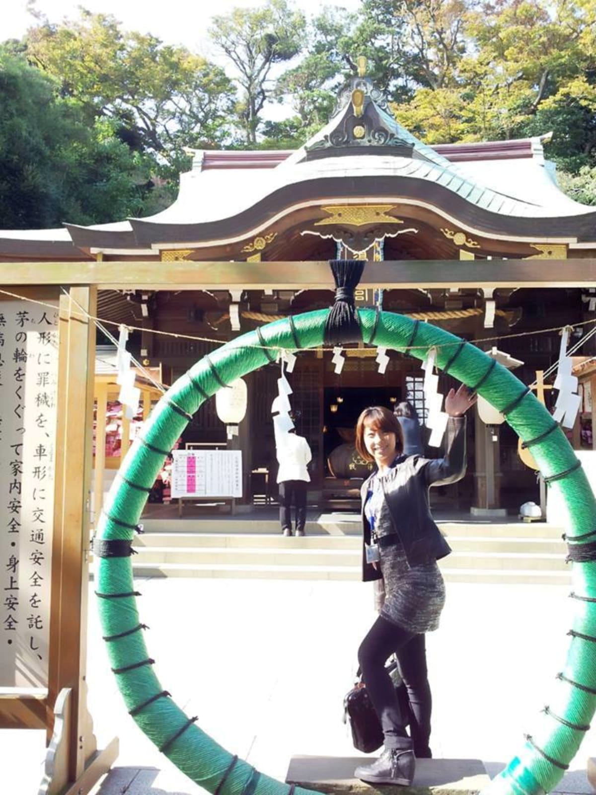 江の島神社にて。エクスカーションには参加せず、私の案内で江の島をぐるりと観光していただきました。 | 江の島（神奈川）