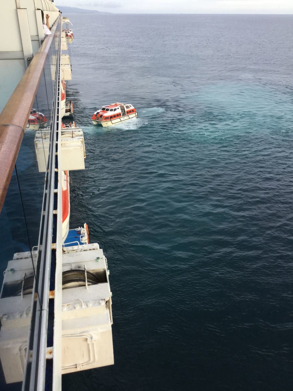 石垣島上陸テンダーボートで。 | 石垣島での客船ダイヤモンド・プリンセス