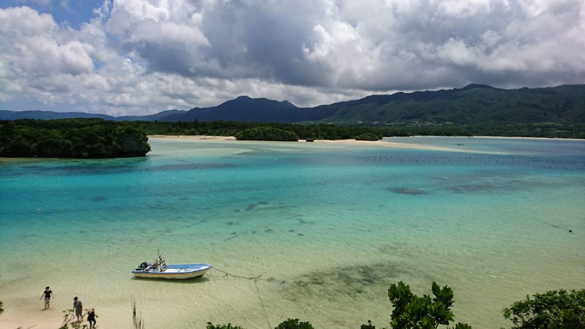 石垣島の川平湾　見ていると海の色が変わっていきます。 | 石垣島