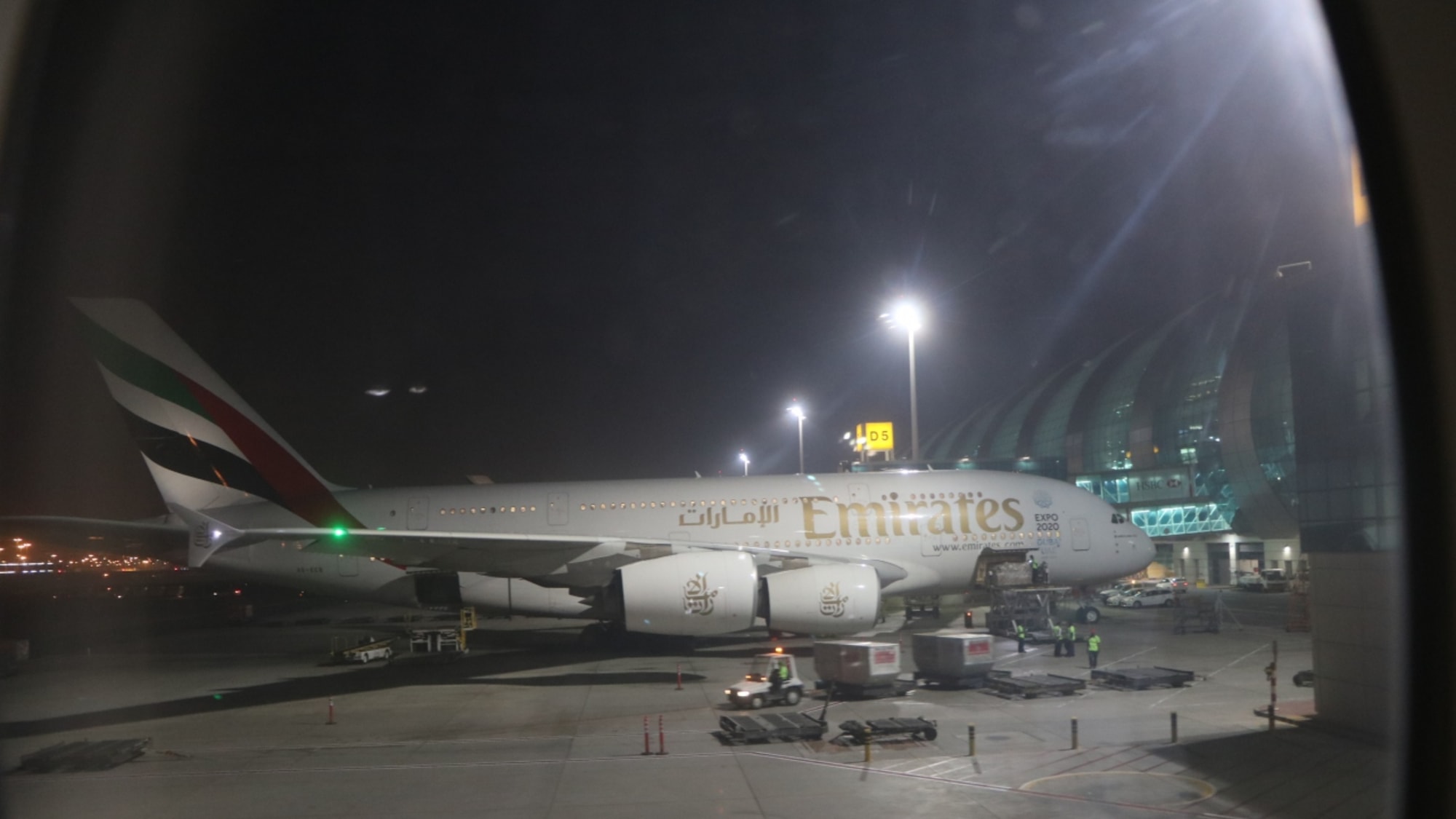 飛行機と船で１９日間世界一周の旅 エミレーツ航空のエアバスａ３８０ バルセロナ ドバイ編 Cruisemans