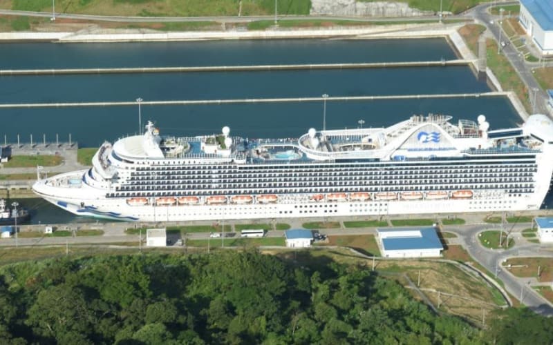 プリンセス・クルーズ、パナマ運河で新たなマイルストーンとなるメガシップの初航海を実施