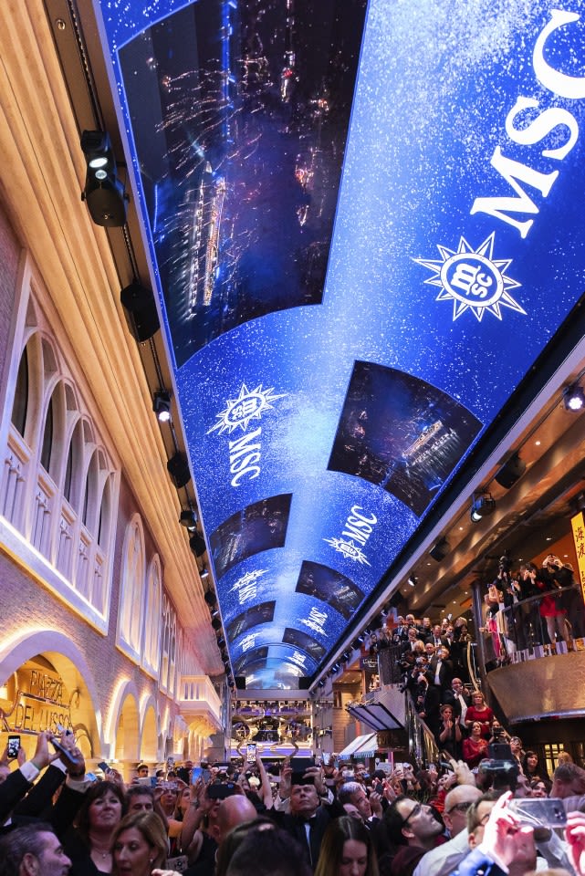 MSCグランディオーサの命名式の様子