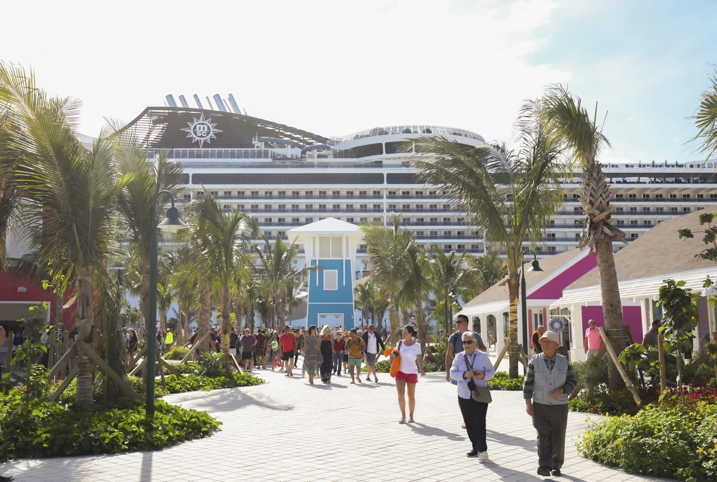 船から降りてすぐに島で遊べる