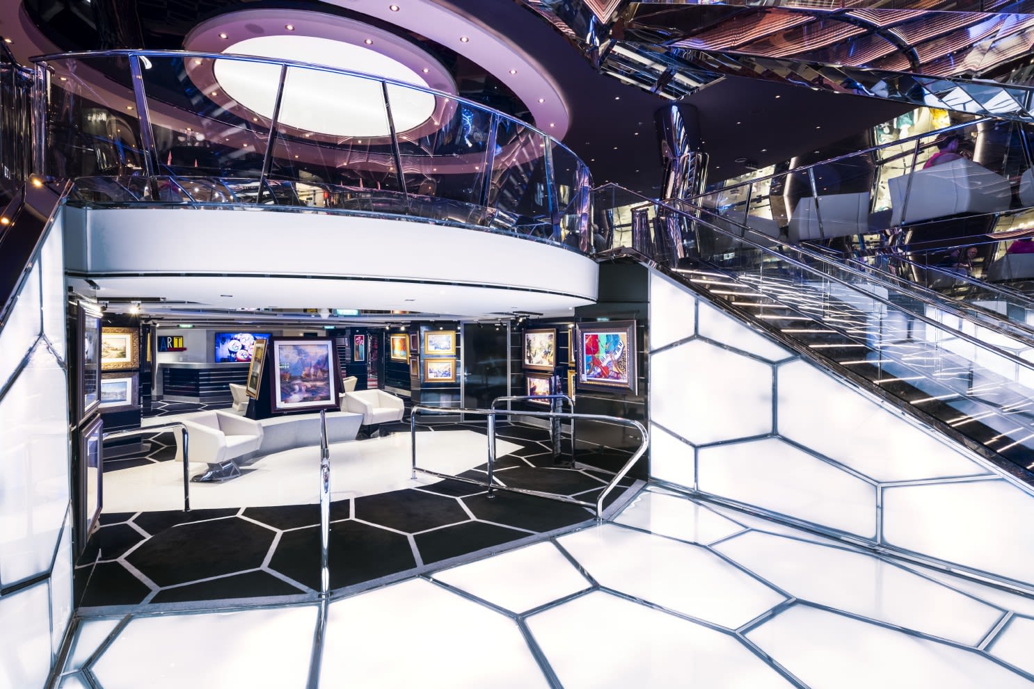 MSCシーサイドのアートギャラリー